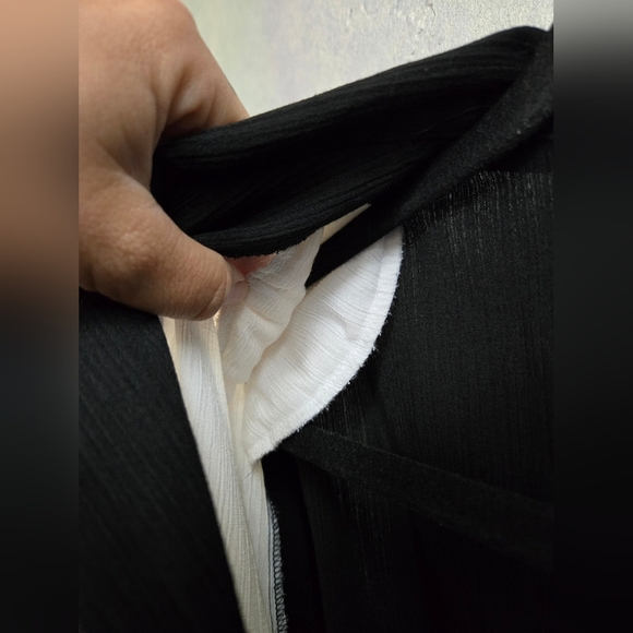 VINTAGE 80s black and white button up blouse - Picture 4 of 7